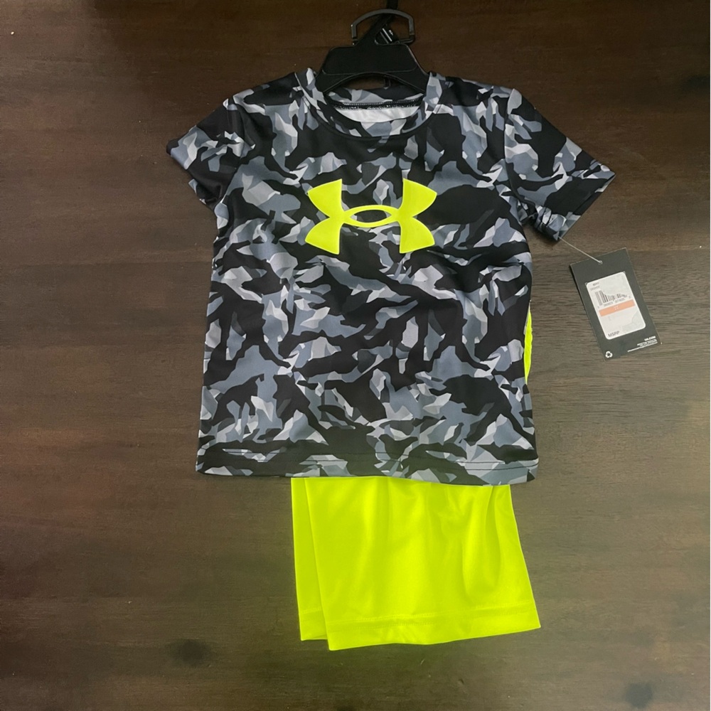 NWT Under Armour‎ boys matching set